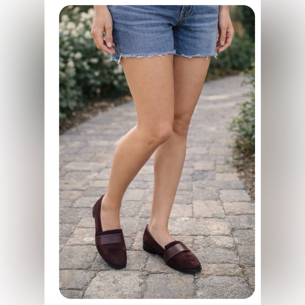 Vince Mason calf hair flat loafers in a maroon or burgundy color. Size 10